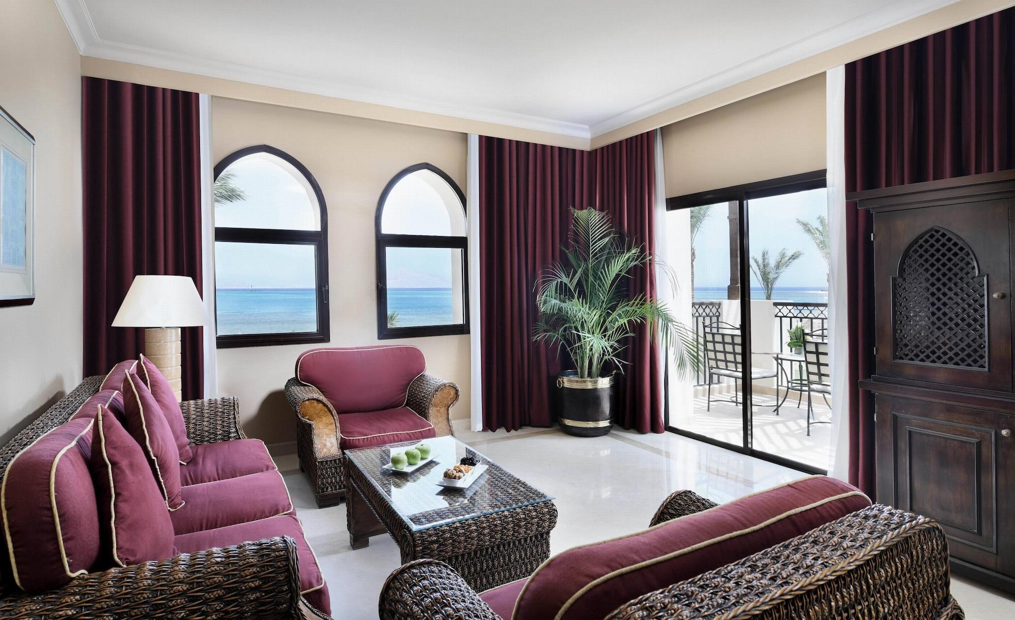 Jaz Belvedere Sharm el-Sheikh Ngoại thất bức ảnh A living room with a view of the sea